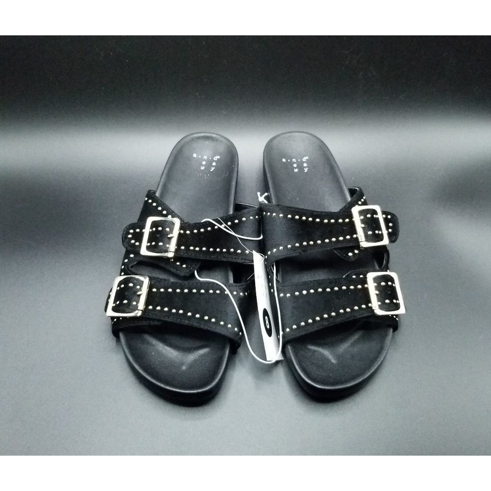 Black sandals 